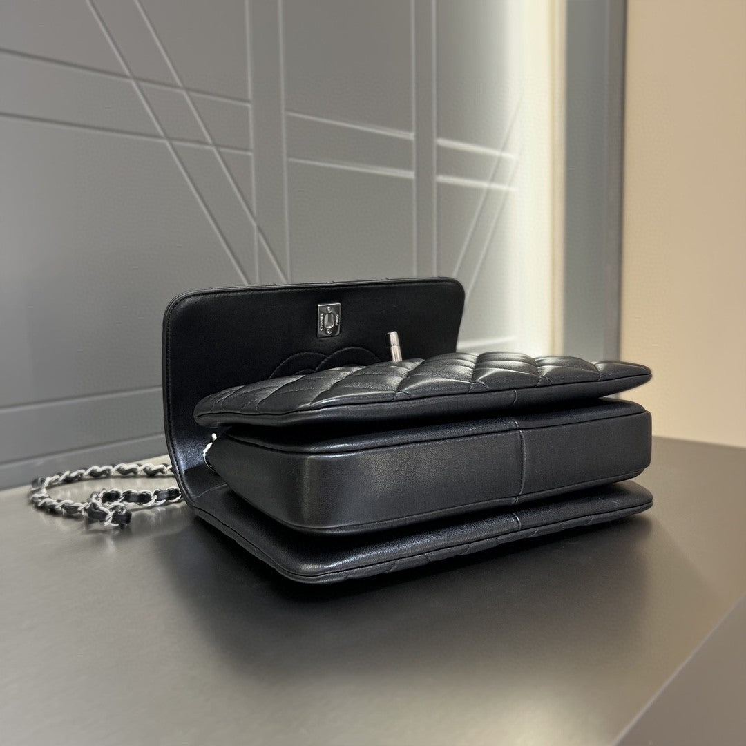 CH  FLAP BAG WITH TOP HANDLE Trendy cc Lambskin Black