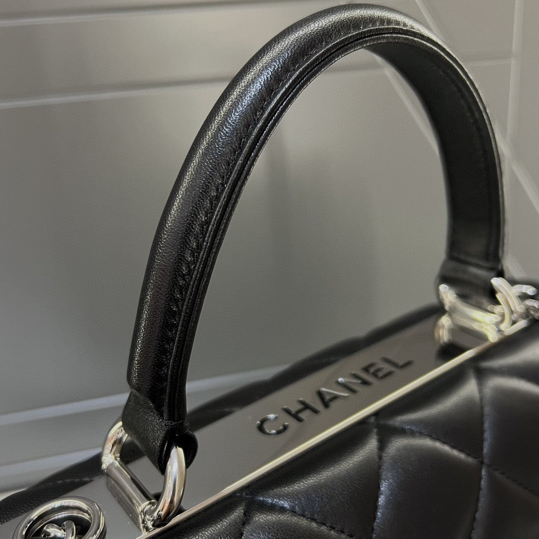 CH  FLAP BAG WITH TOP HANDLE Trendy cc Lambskin Black