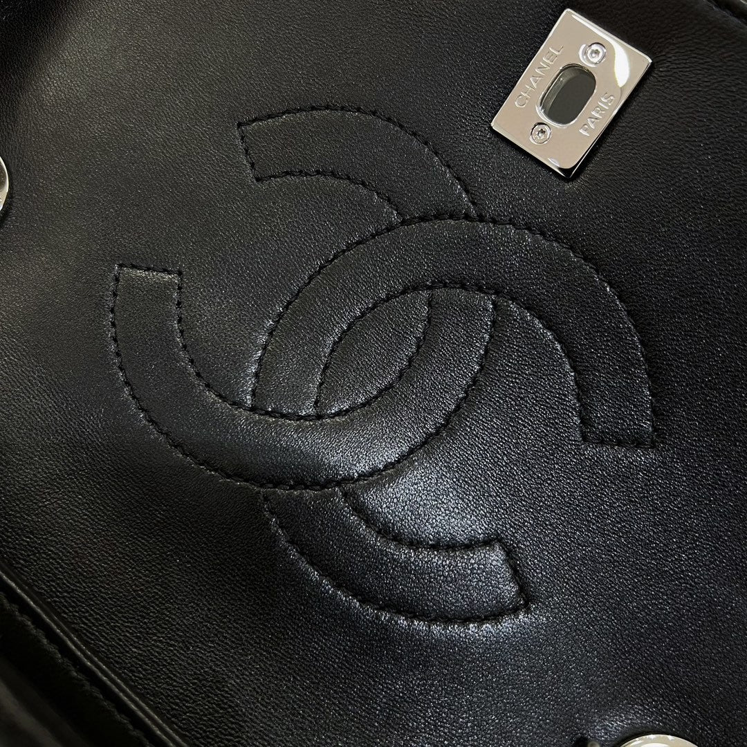 CH  FLAP BAG WITH TOP HANDLE Trendy cc Lambskin Black