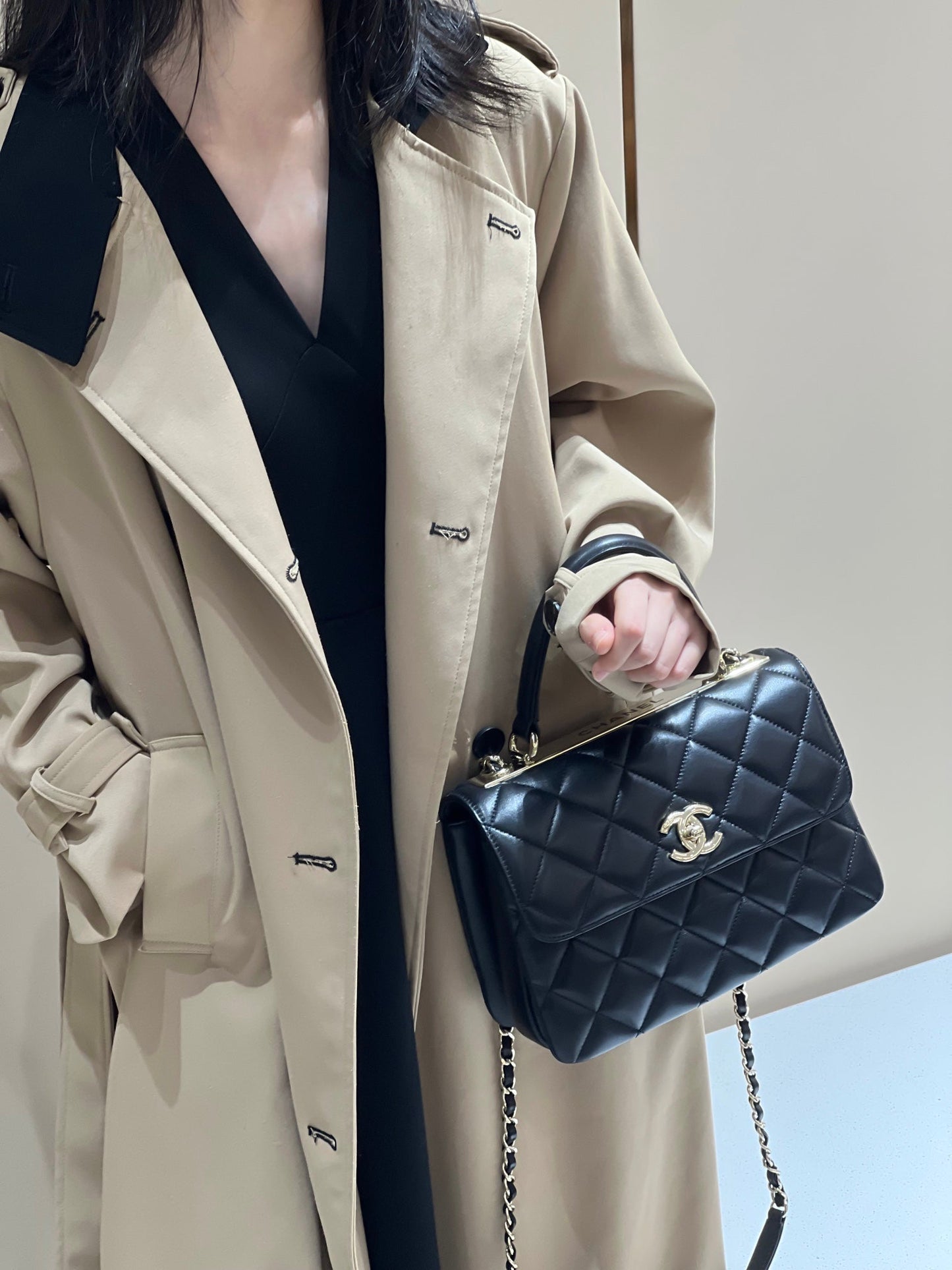 CH  FLAP BAG WITH TOP HANDLE Trendy cc Lambskin Black