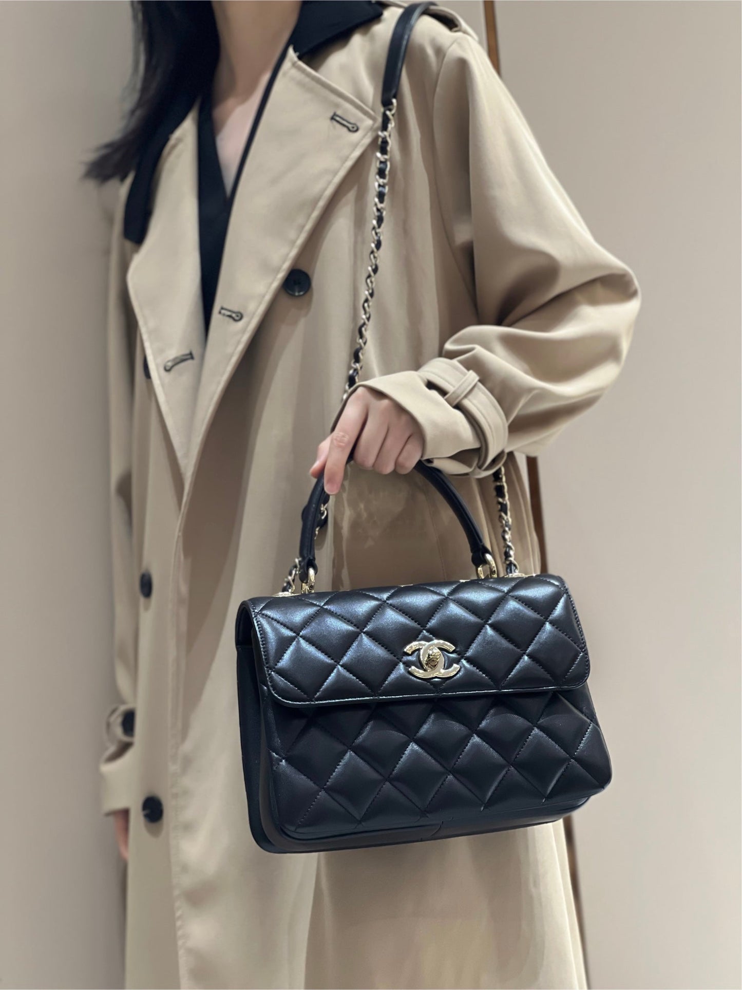 CH  FLAP BAG WITH TOP HANDLE Trendy cc Lambskin Black