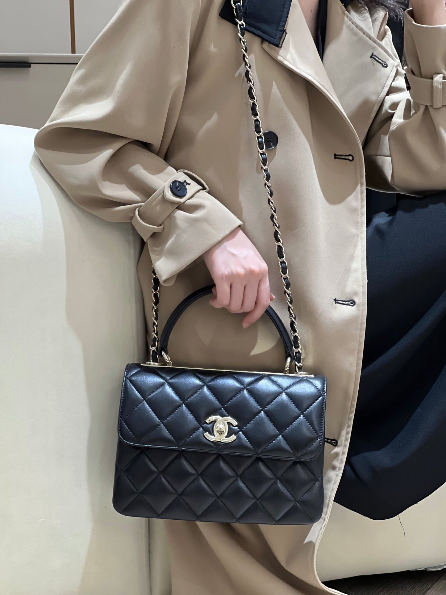 CH  FLAP BAG WITH TOP HANDLE Trendy cc Lambskin Black