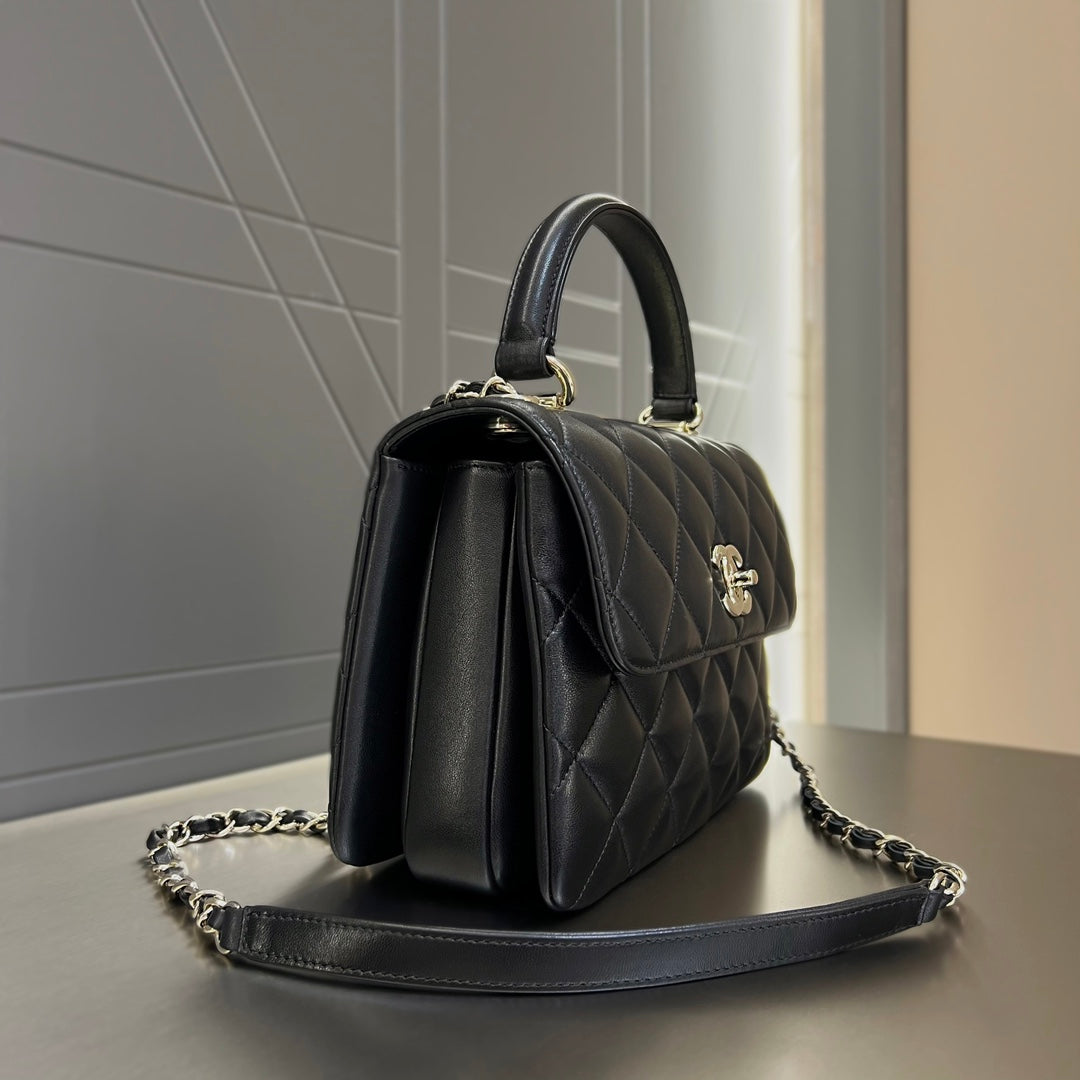 CH  FLAP BAG WITH TOP HANDLE Trendy cc Lambskin Black