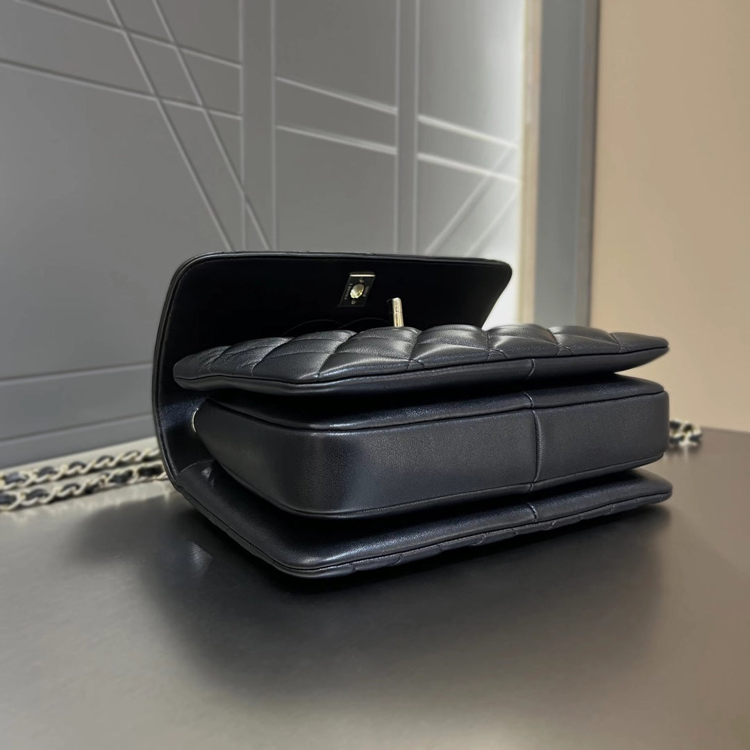 CH  FLAP BAG WITH TOP HANDLE Trendy cc Lambskin Black