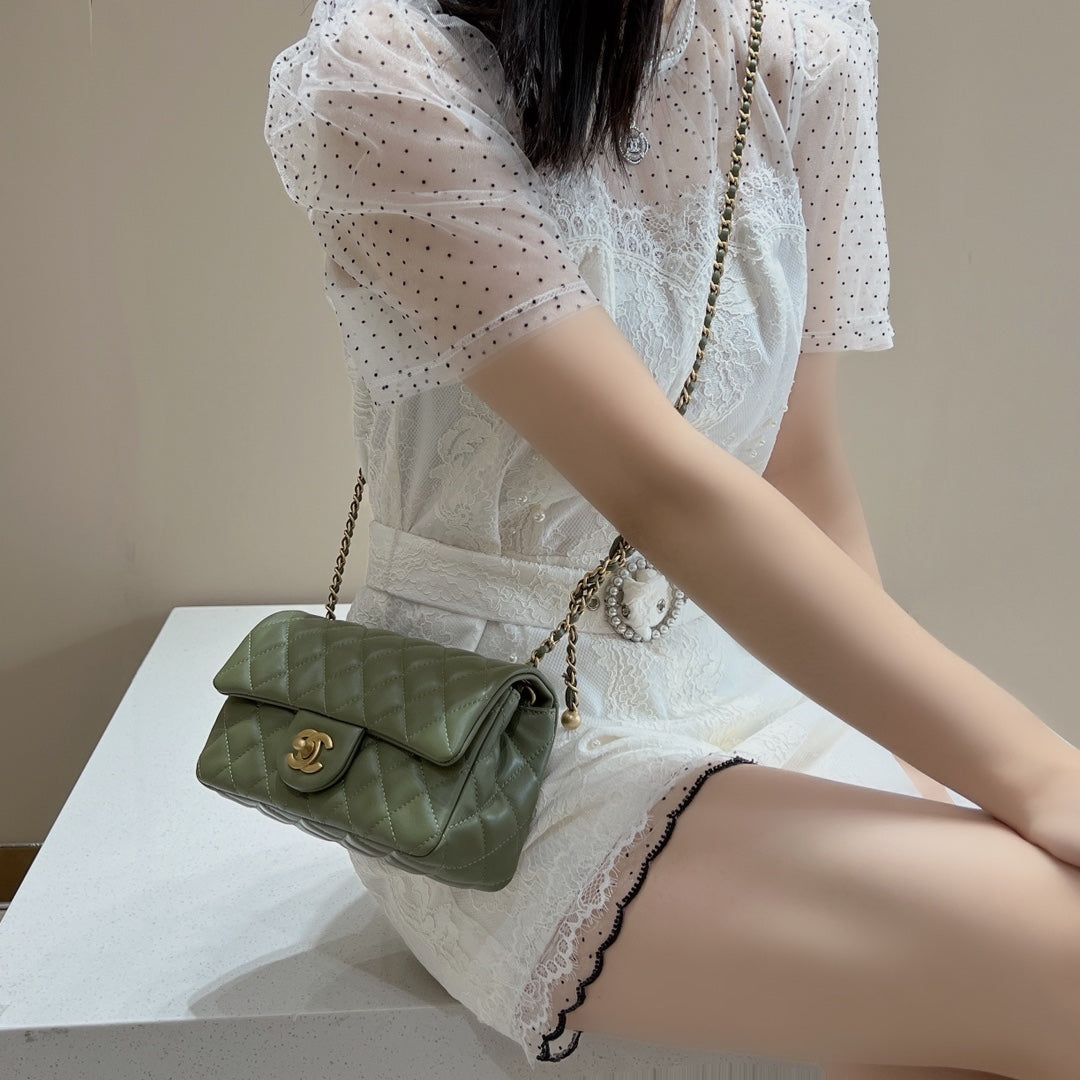 CH CF20 Golden Globe CLASSIC HANDBAG  Lambskin Cuban Green