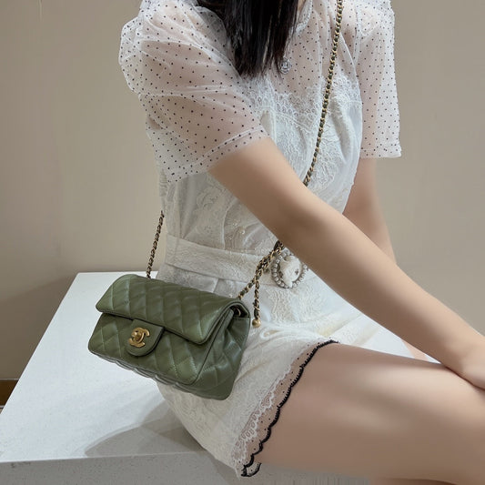 CH CF20 Golden Globe CLASSIC HANDBAG  Lambskin Cuban Green