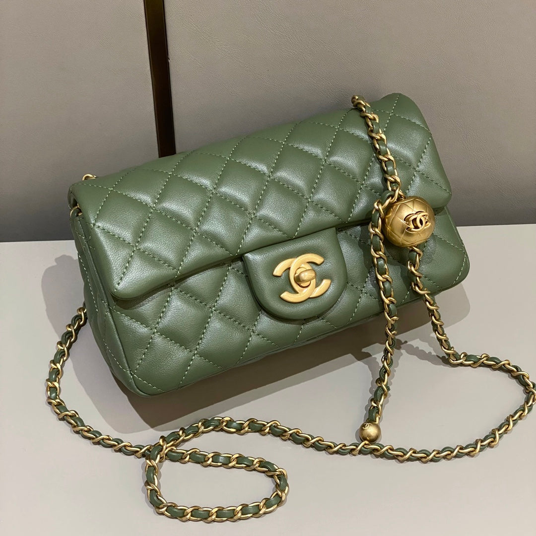 CH CF20 Golden Globe CLASSIC HANDBAG  Lambskin Cuban Green