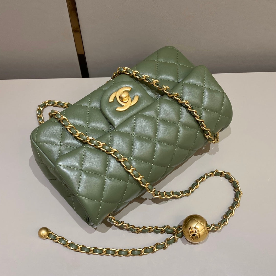 CH CF20 Golden Globe CLASSIC HANDBAG  Lambskin Cuban Green