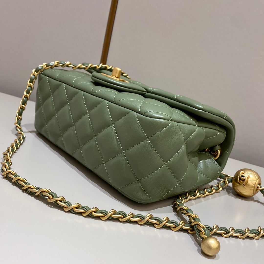 CH CF20 Golden Globe CLASSIC HANDBAG  Lambskin Cuban Green