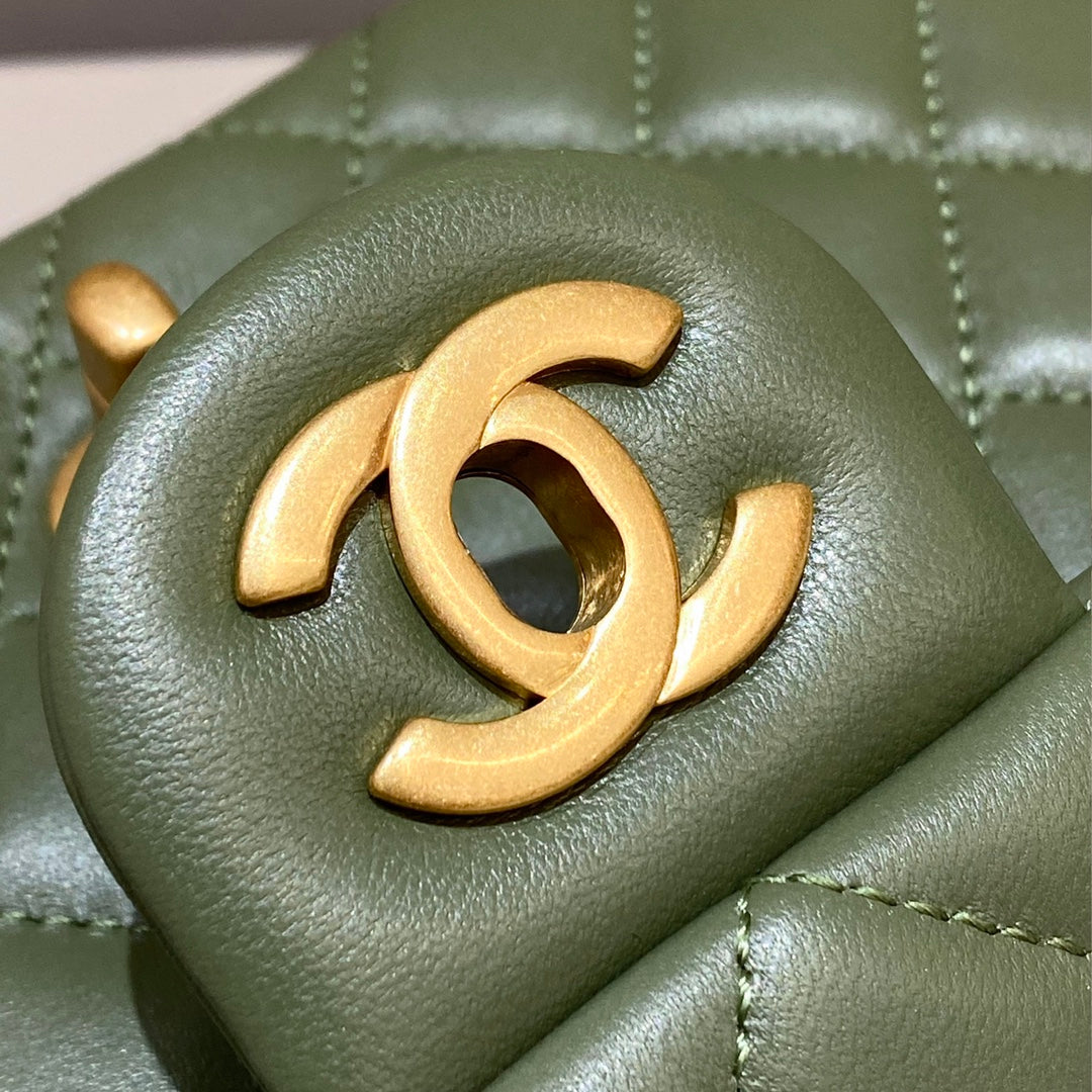 CH CF20 Golden Globe CLASSIC HANDBAG  Lambskin Cuban Green