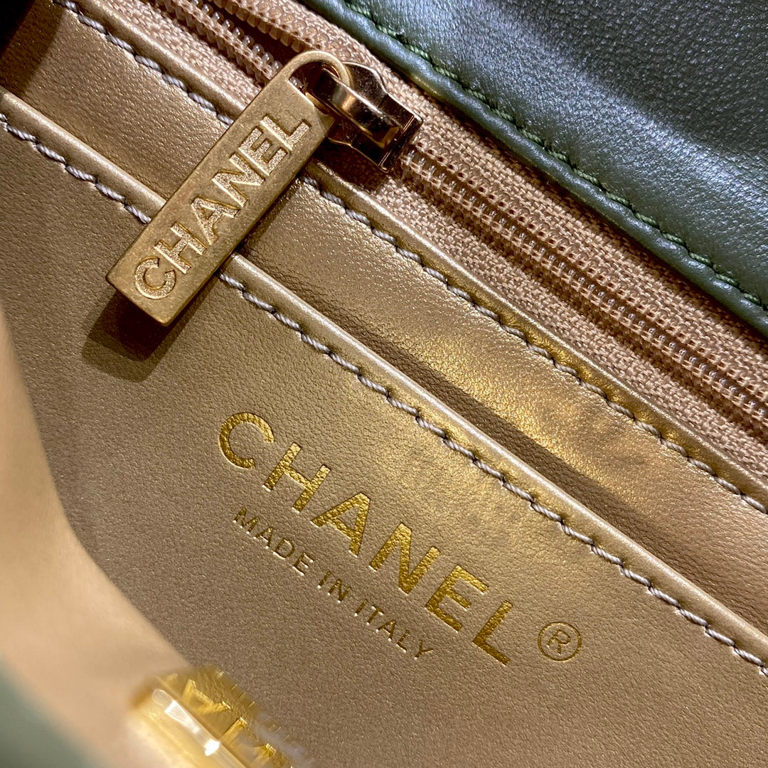 CH CF20 Golden Globe CLASSIC HANDBAG  Lambskin Cuban Green