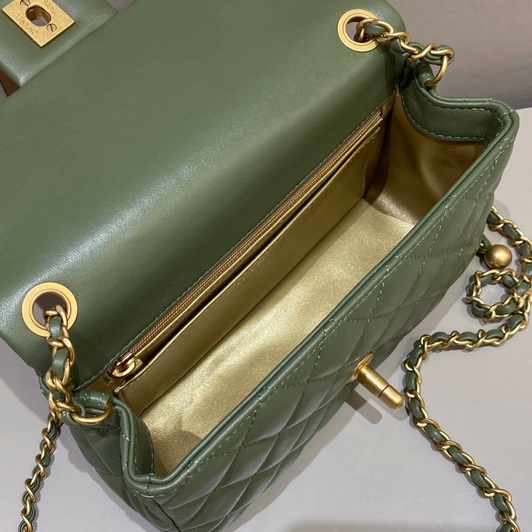 CH CF20 Golden Globe CLASSIC HANDBAG  Lambskin Cuban Green