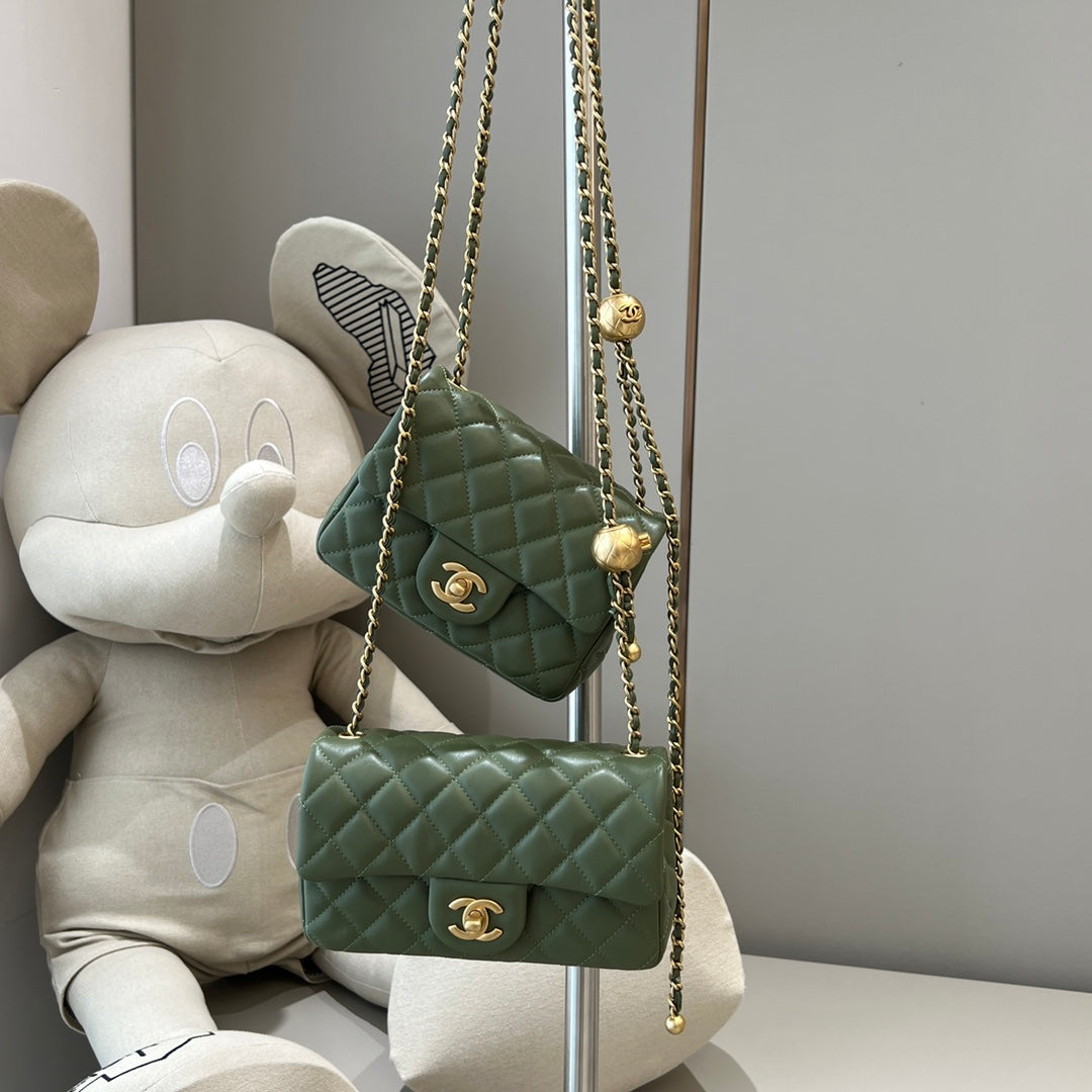 CH CF20 Golden Globe CLASSIC HANDBAG  Lambskin Cuban Green