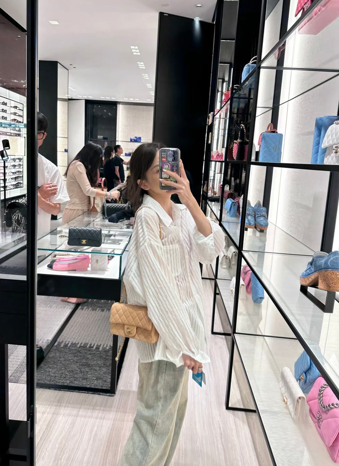 CH CF20 Golden Globe CLASSIC HANDBAG  Lambskin Rose Red