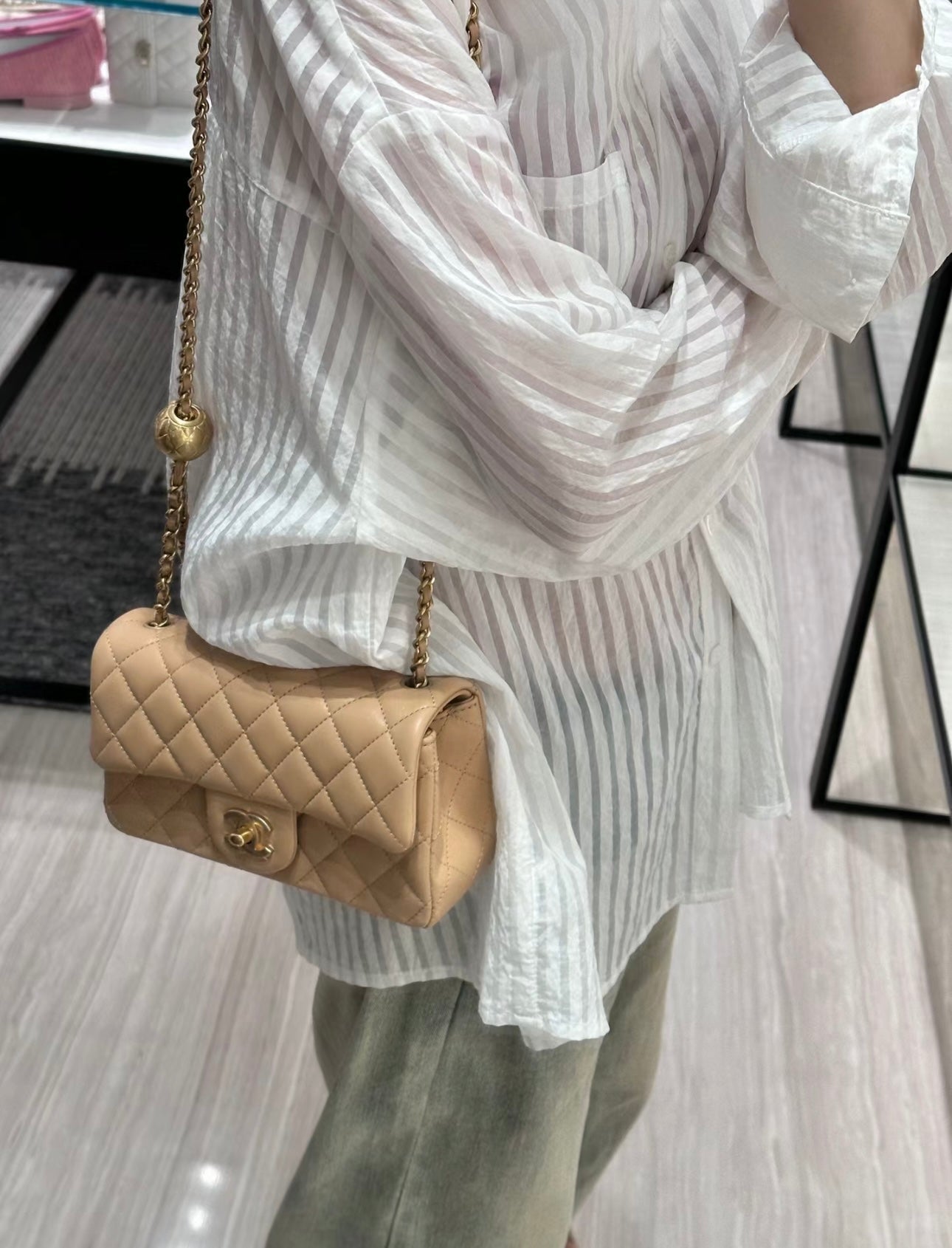 CH CF20 Golden Globe CLASSIC HANDBAG  Lambskin Rose Red