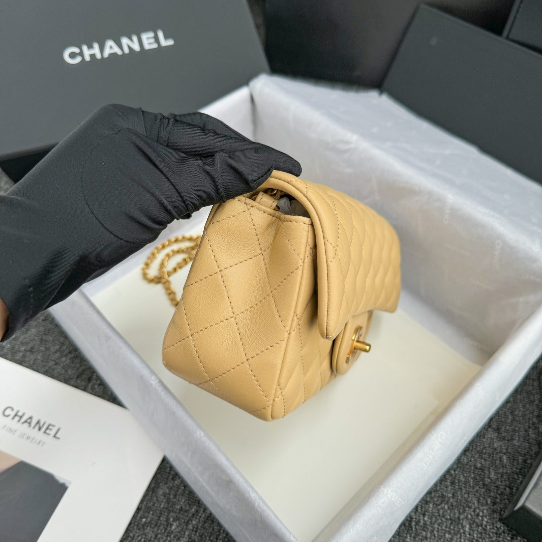 CH CF20 Golden Globe CLASSIC HANDBAG  Lambskin Milk tea color