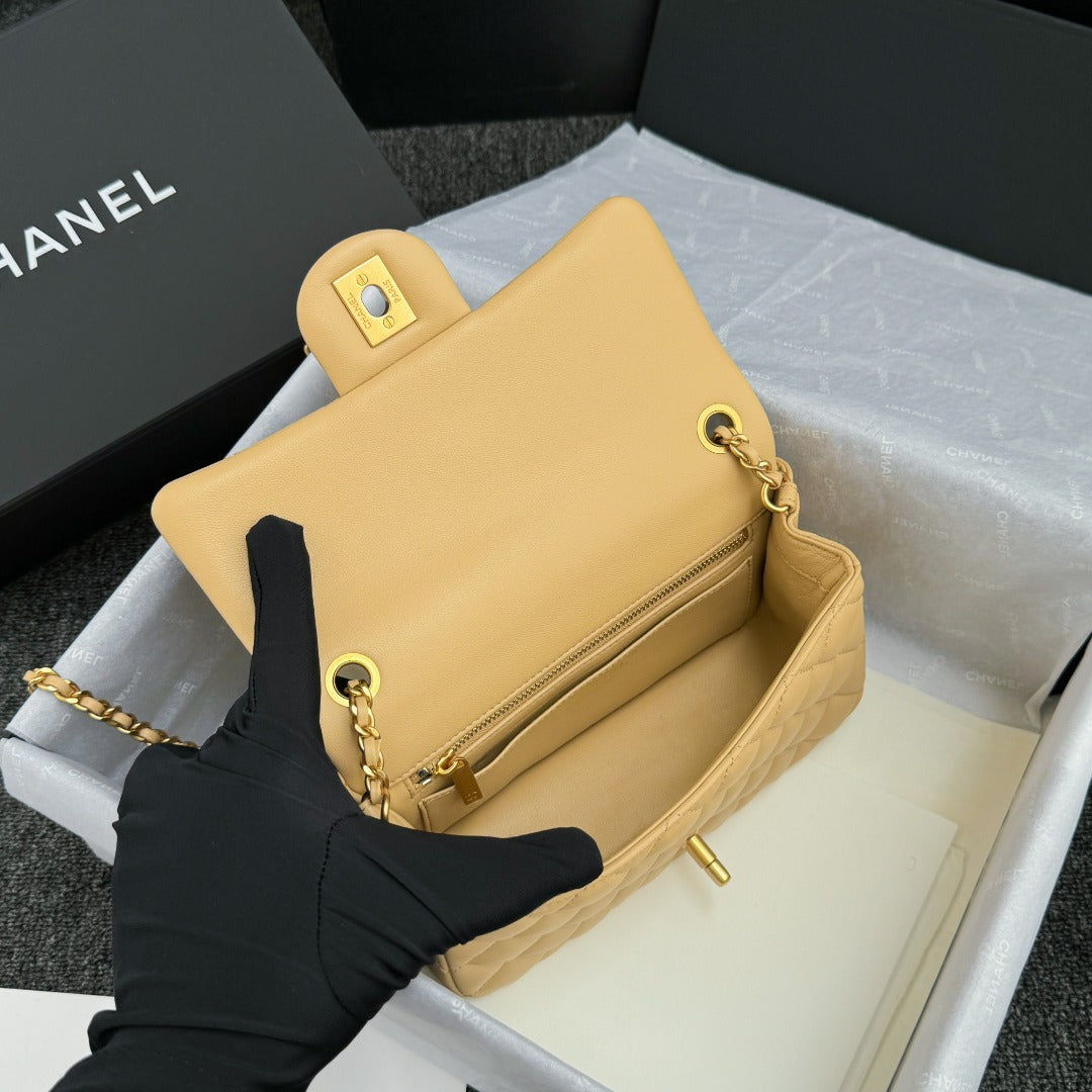CH CF20 Golden Globe CLASSIC HANDBAG  Lambskin Milk tea color