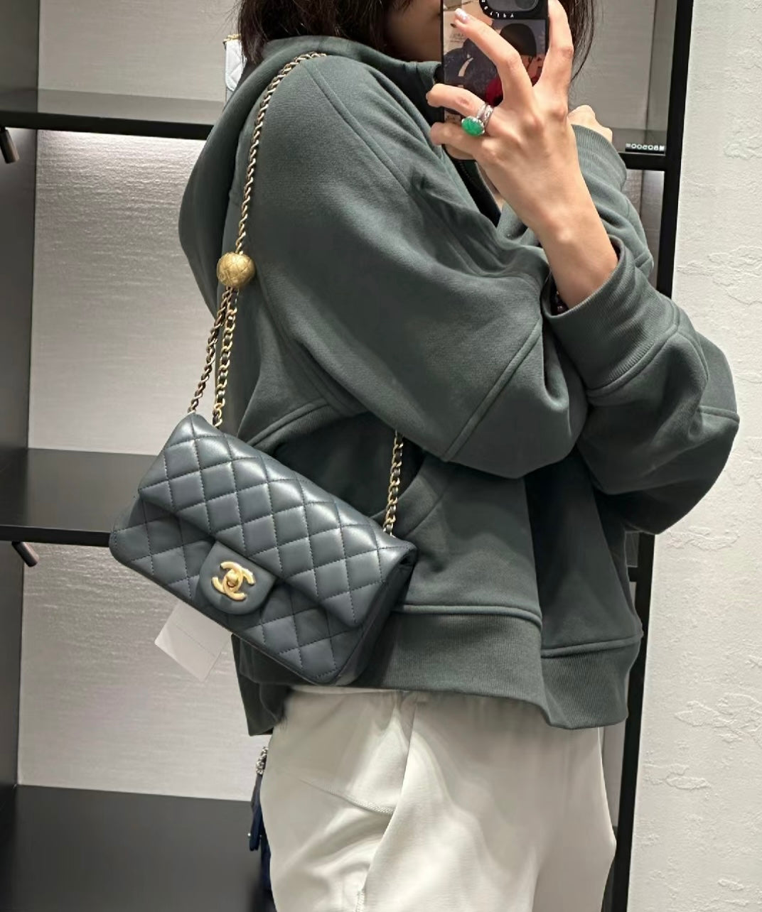 CH CF20 Golden Globe CLASSIC HANDBAG  Lambskin Rose Red