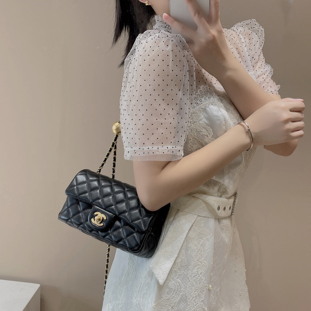 CH CF20 Golden Globe CLASSIC HANDBAG  Lambskin Rose Red