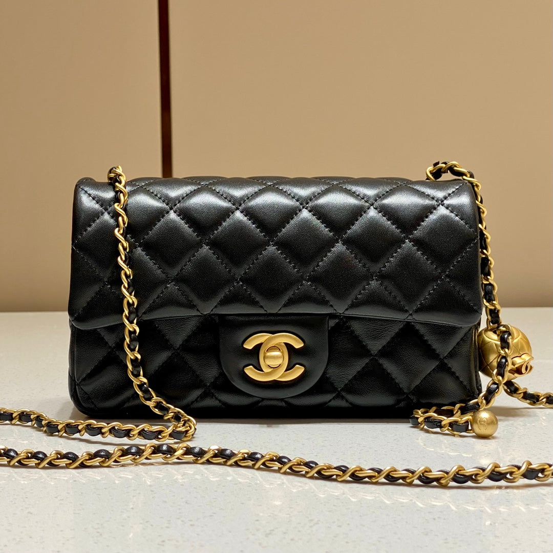 CH CF20 Golden Globe CLASSIC HANDBAG  Lambskin Black