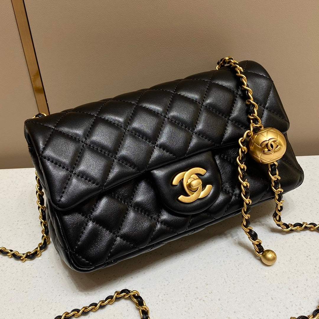 CH CF20 Golden Globe CLASSIC HANDBAG  Lambskin Black