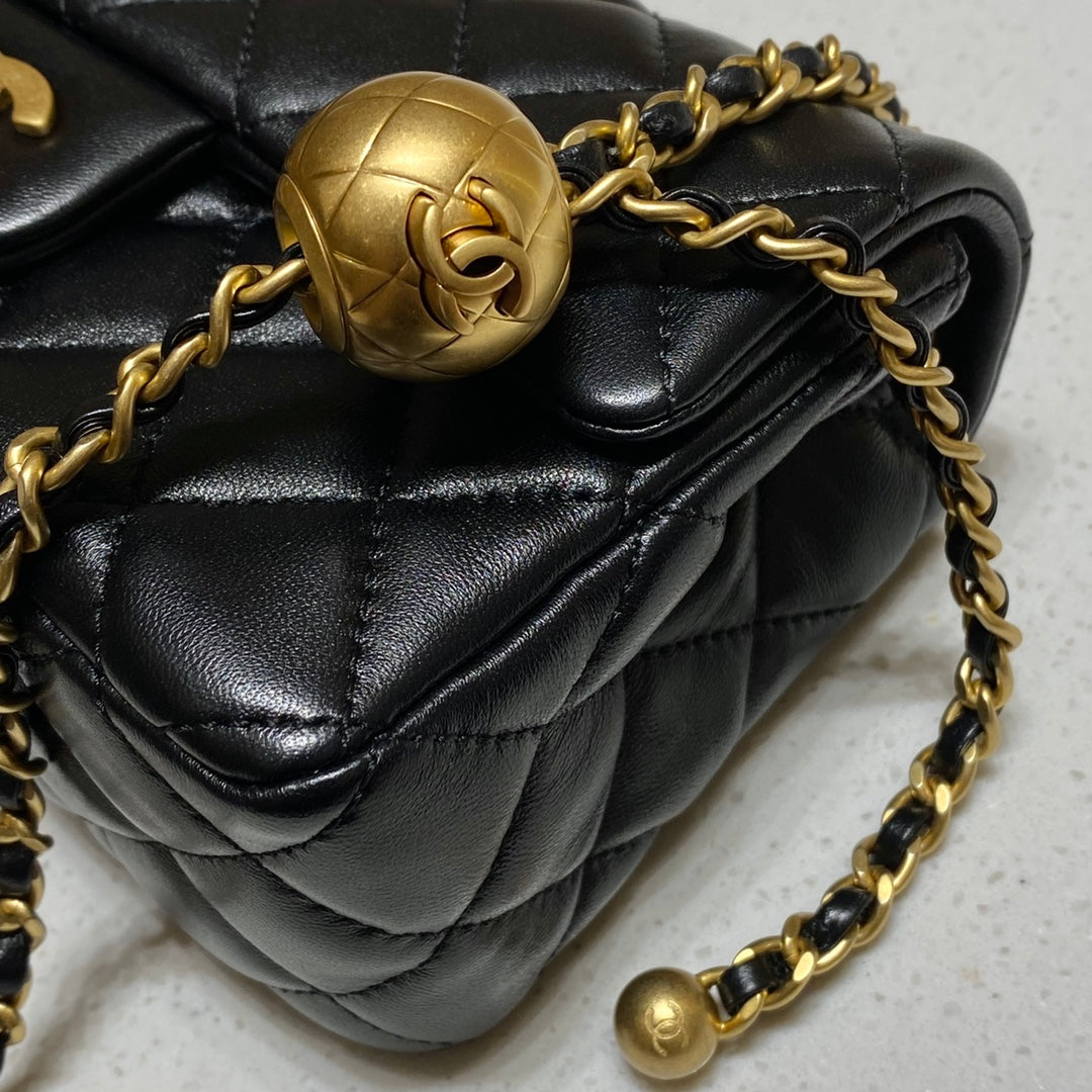 CH CF20 Golden Globe CLASSIC HANDBAG  Lambskin Black
