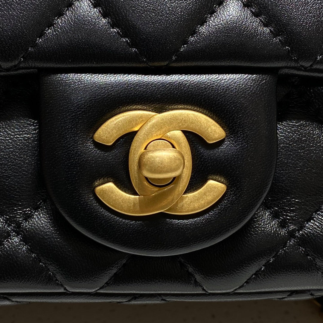 CH CF20 Golden Globe CLASSIC HANDBAG  Lambskin Black