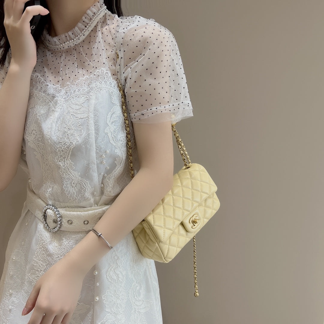 CH  CF20 Golden Globe CLASSIC HANDBAG  Lambskin Light yellow