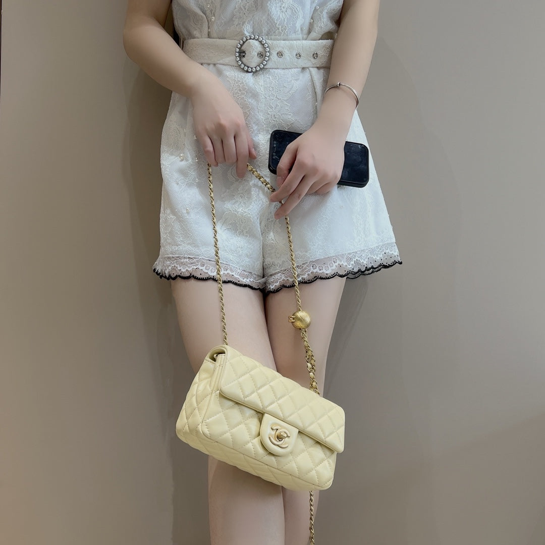 CH  CF20 Golden Globe CLASSIC HANDBAG  Lambskin Light yellow