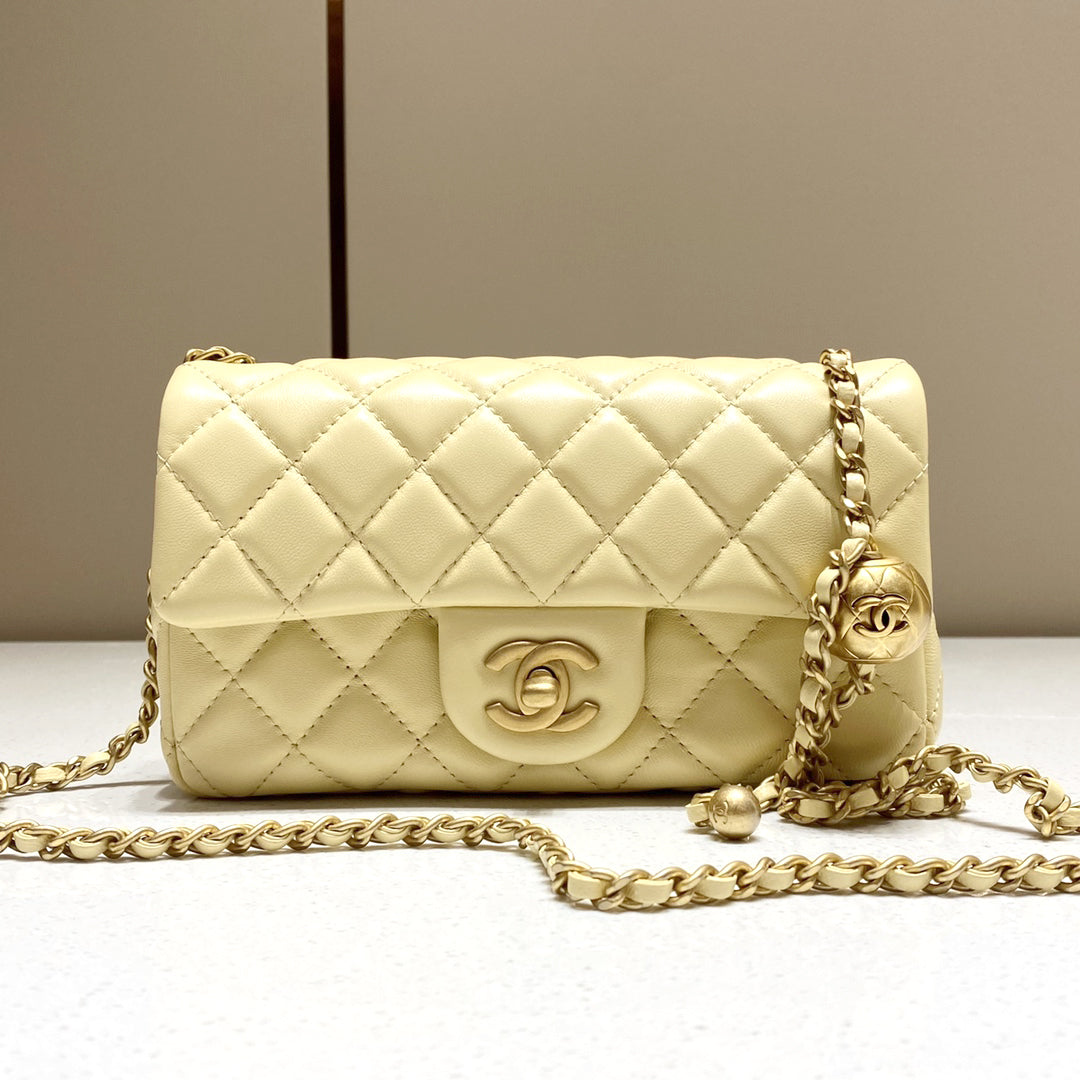 CH  CF20 Golden Globe CLASSIC HANDBAG  Lambskin Light yellow