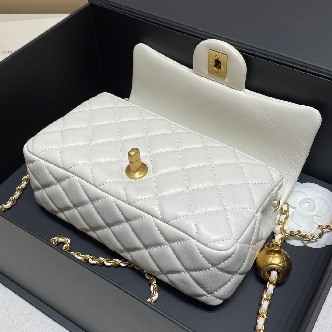 CH CF20 Golden Globe CLASSIC HANDBAG  Lambskin White