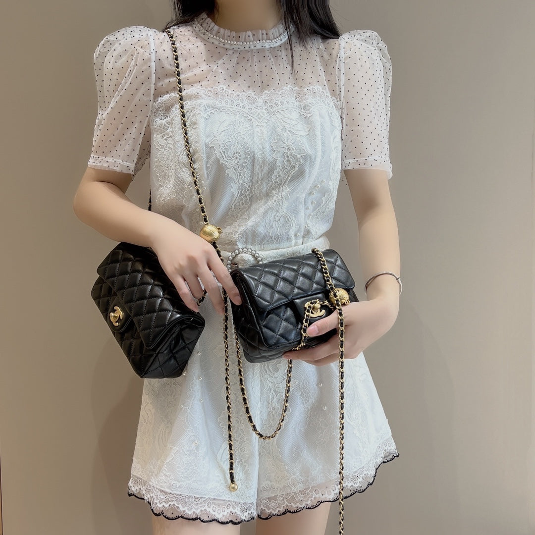 CH CF20 Golden Globe CLASSIC HANDBAG  Lambskin Black