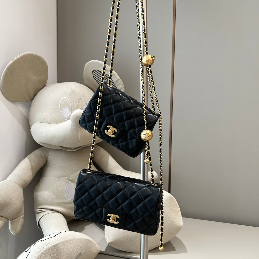 CH CF20 Golden Globe CLASSIC HANDBAG  Lambskin Black