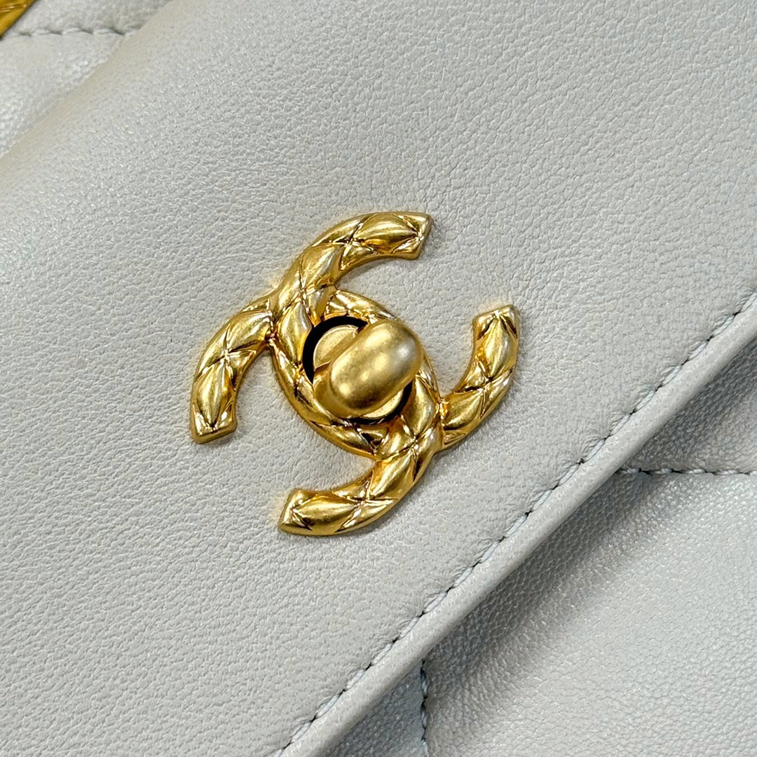 CH 24B Clutch bag Lambskin Light Gray