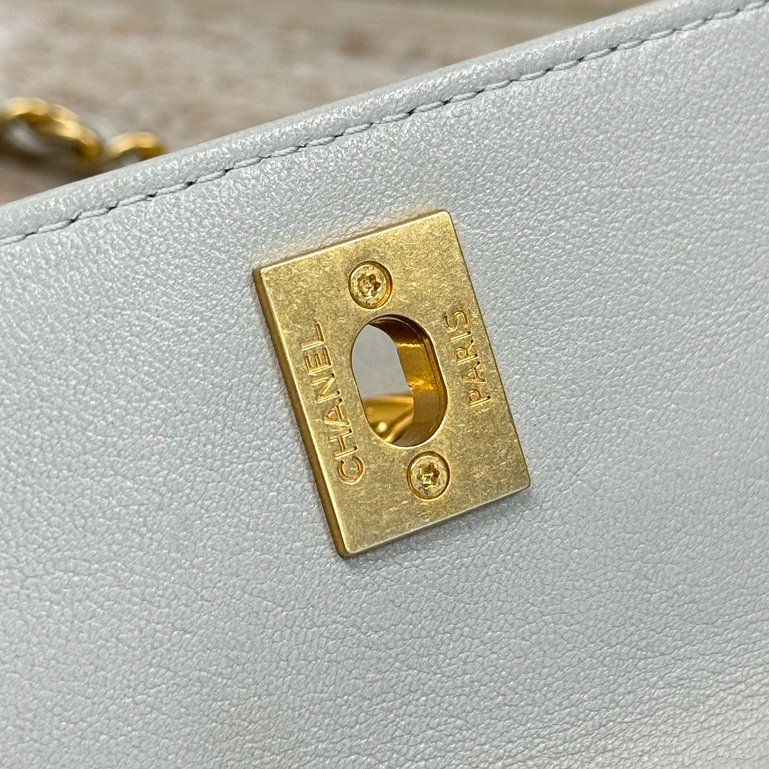 CH 24B Clutch bag Lambskin Light Gray