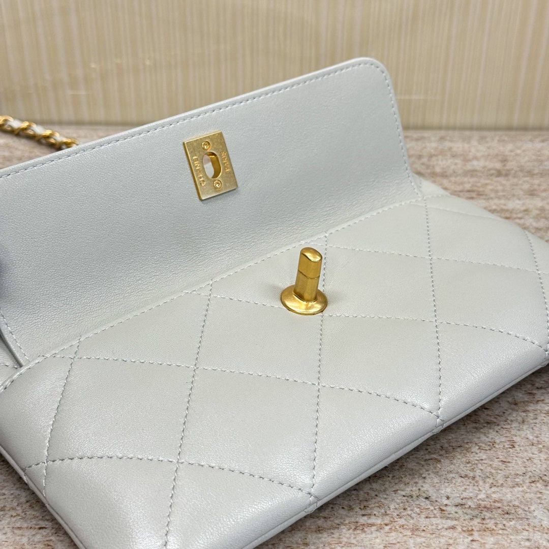 CH 24B Clutch bag Lambskin Light Gray