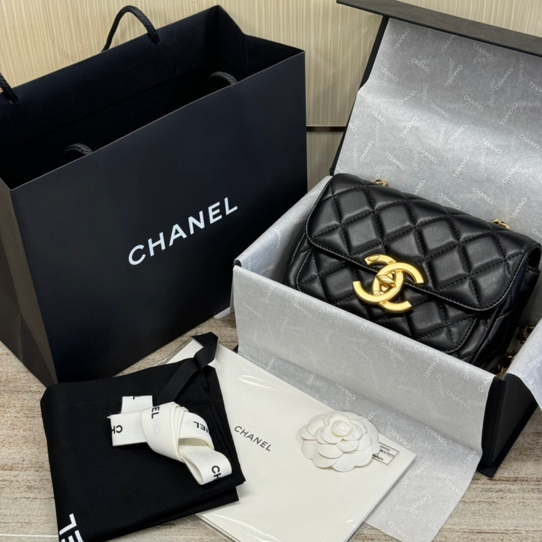 CH 24B Big double C Lambskin Black