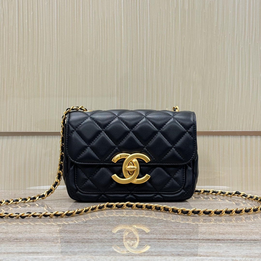 CH 24B Big double C Lambskin Black