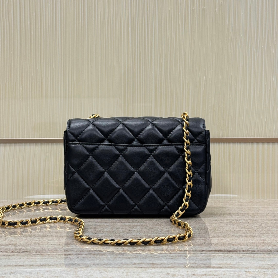 CH 24B Big double C Lambskin Black