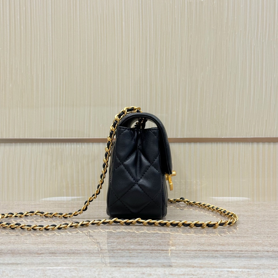 CH 24B Big double C Lambskin Black