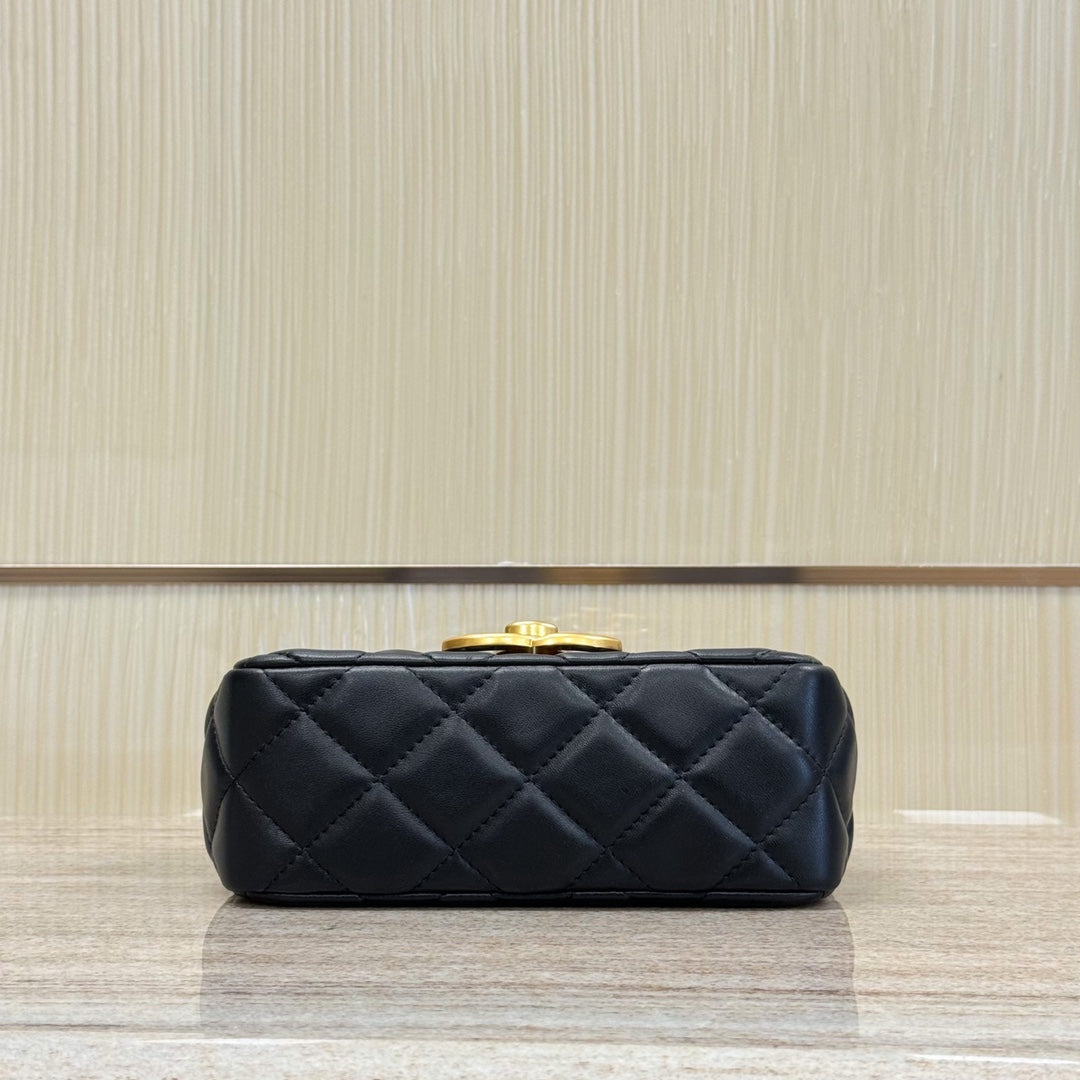 CH 24B Big double C Lambskin Black
