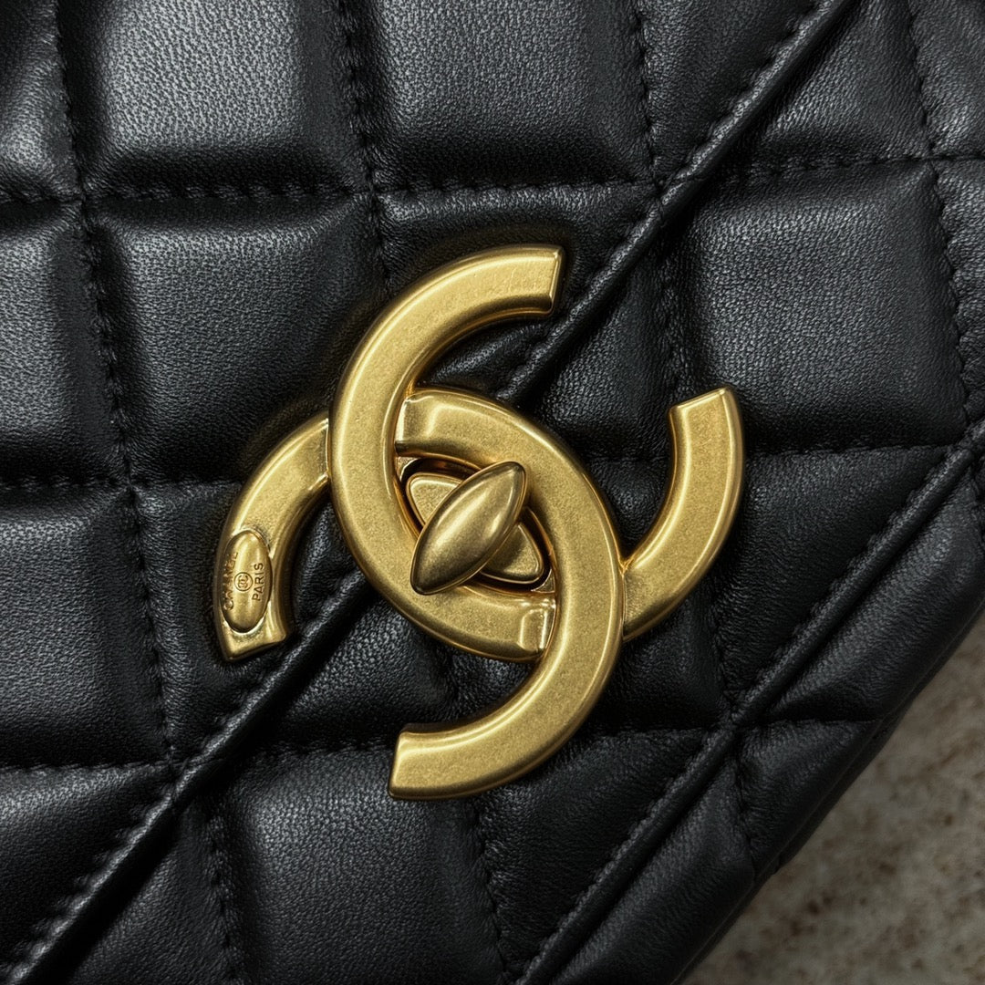 CH 24B Big double C Lambskin Black
