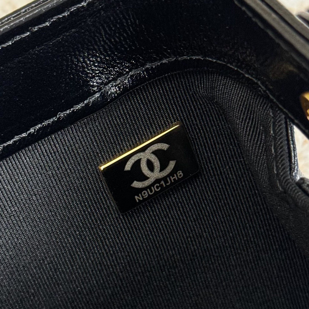 CH 24A Doctor bag Shiny Lambskin & Gold-Tone Metal Black