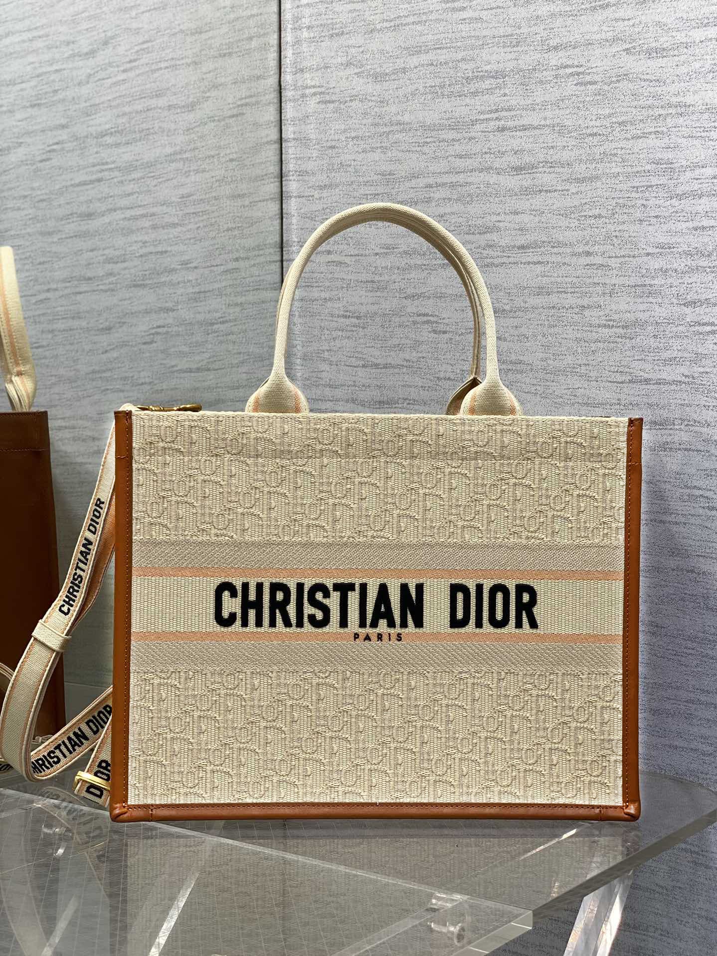 DO Book Tote Bag Beige Oblique Embroidered Raffia and Camel Calfskin