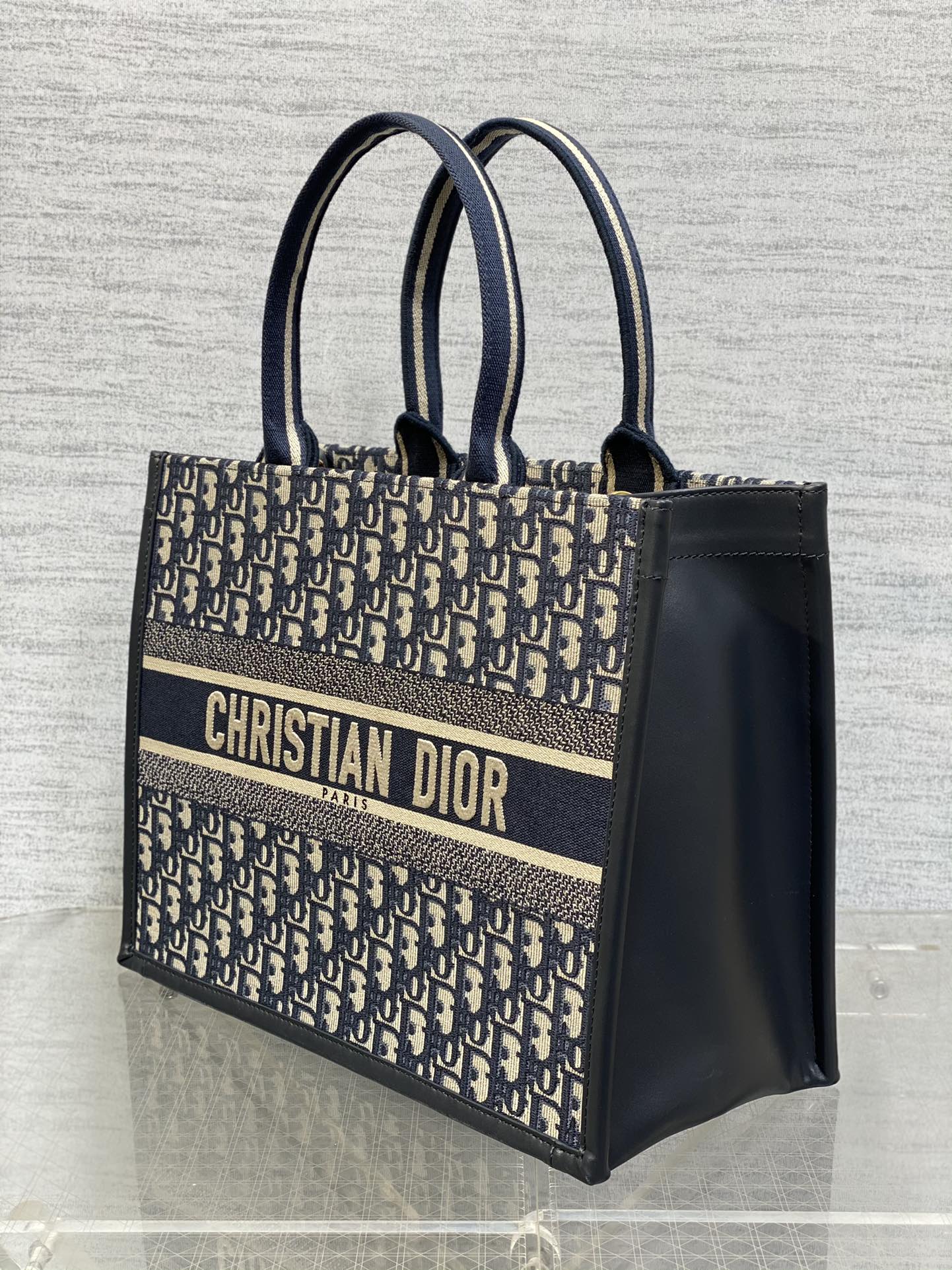 DO  Book Tote Bag Blue Di0r Oblique Embroidery and Calfskin