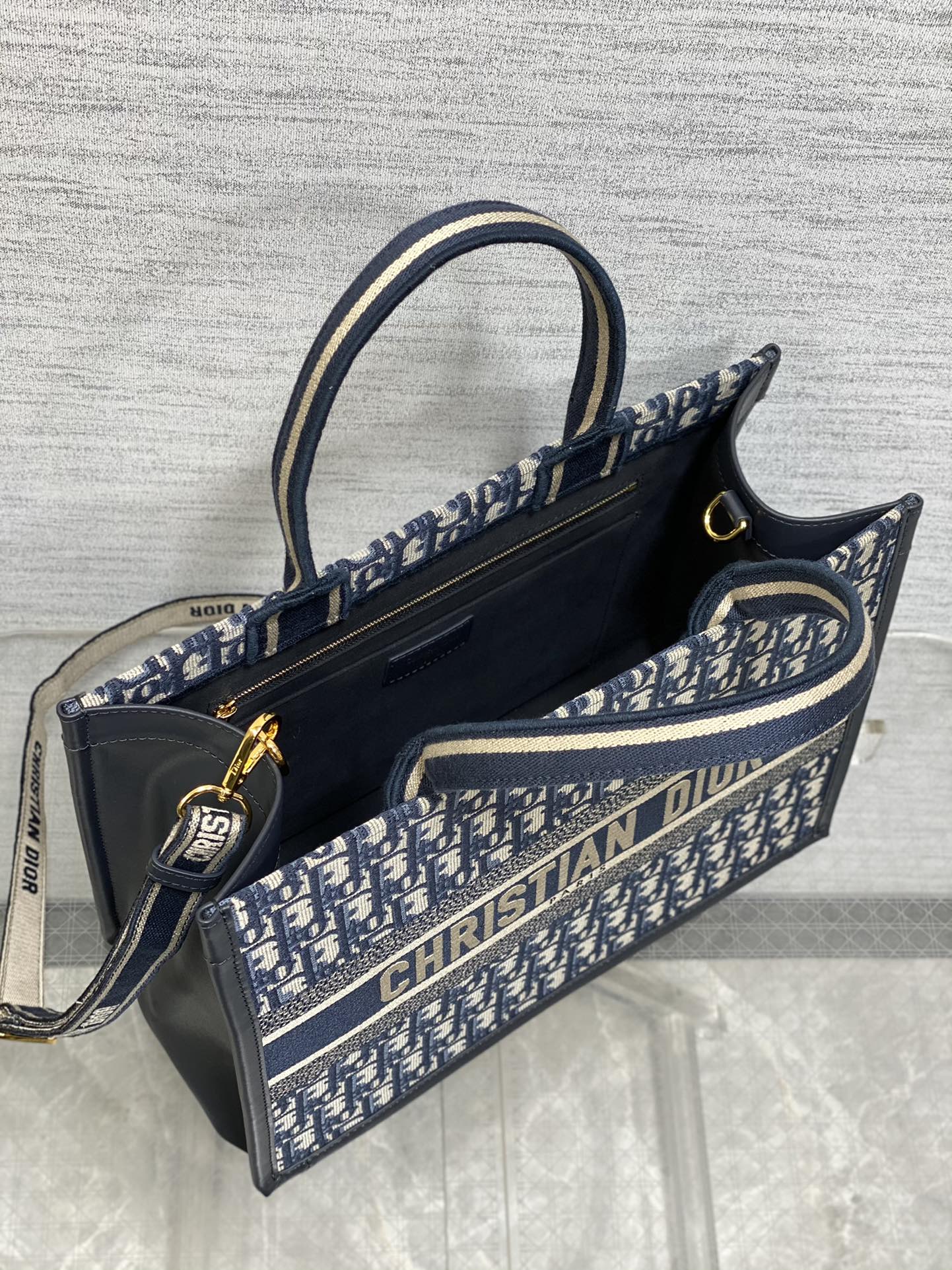 DO  Book Tote Bag Blue Di0r Oblique Embroidery and Calfskin