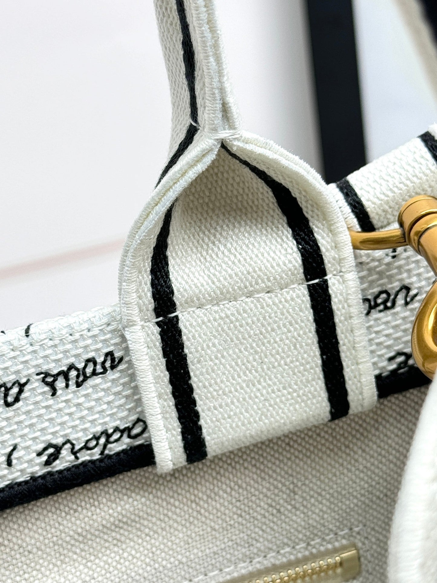 DO Dioramour Small Book Tote White Embroidery with Black and Red Je Vous Adore Motif and