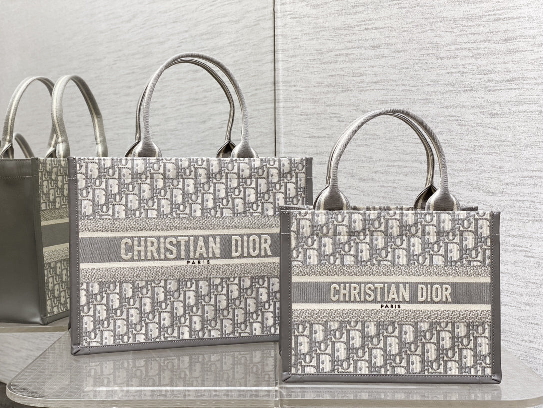 DO Medium Book Tote Gray Dior Oblique Embroidery and Calfskin