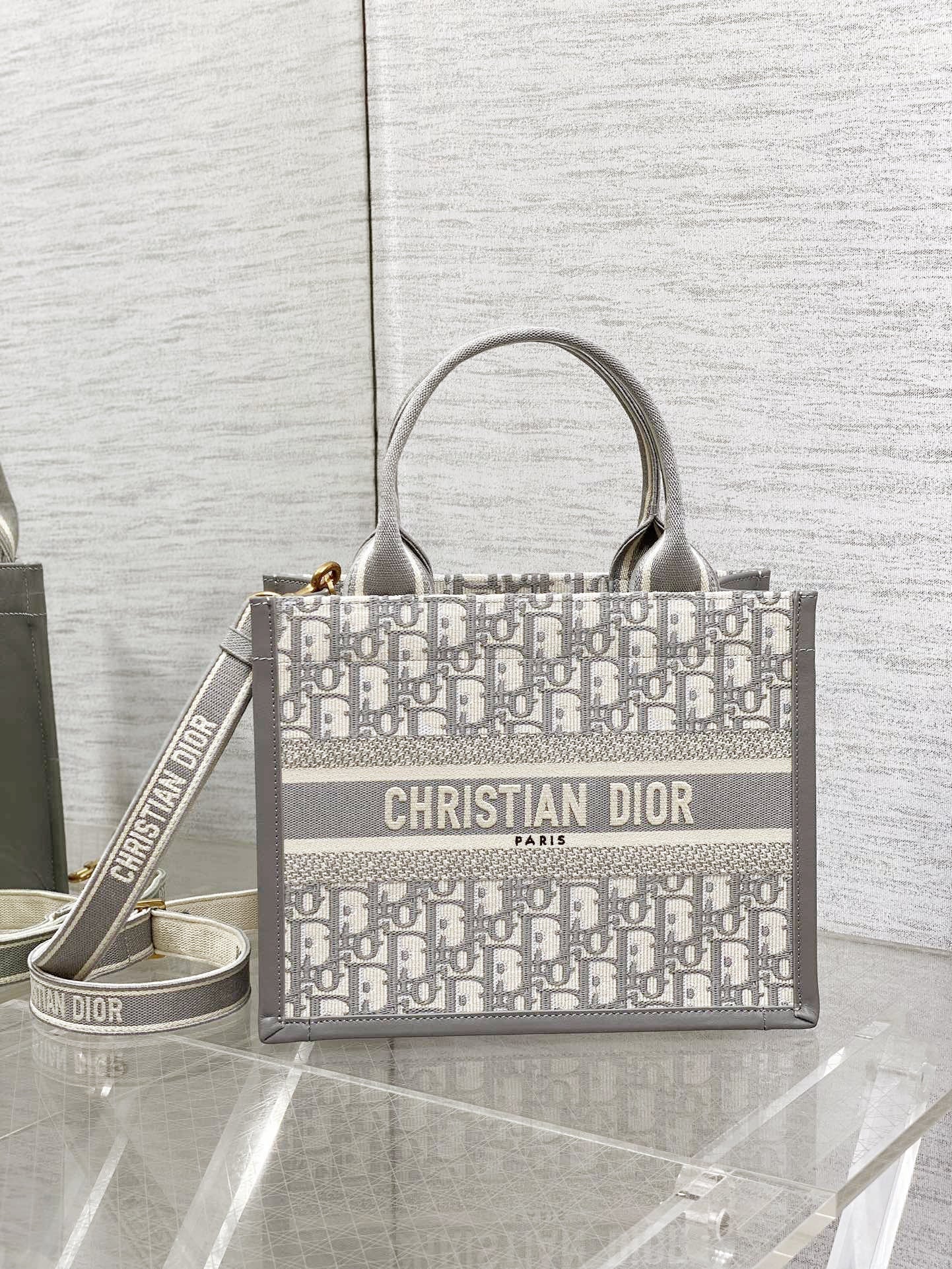 DO Medium Book Tote Gray Dior Oblique Embroidery and Calfskin