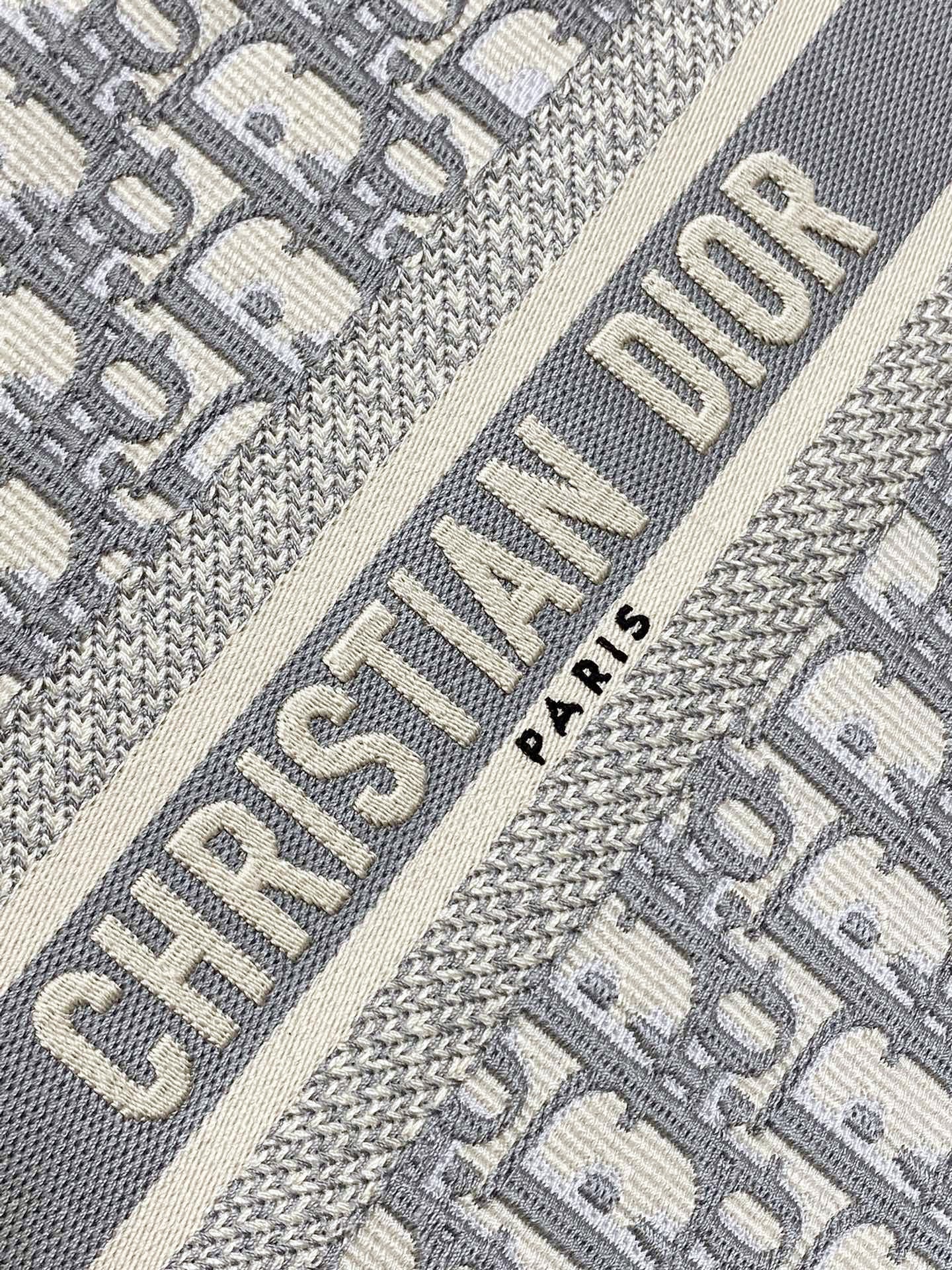 DO Medium Book Tote Gray Dior Oblique Embroidery and Calfskin
